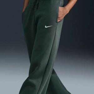 NWOT Nike Women's Sportswear Phoenix Fleece Sweatpants size medium vintage green